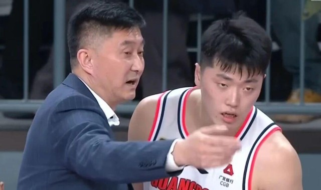 开云-广东男篮兵败，锋线大将被批不配合同，萨林杰引众怒徐杰状态堪忧