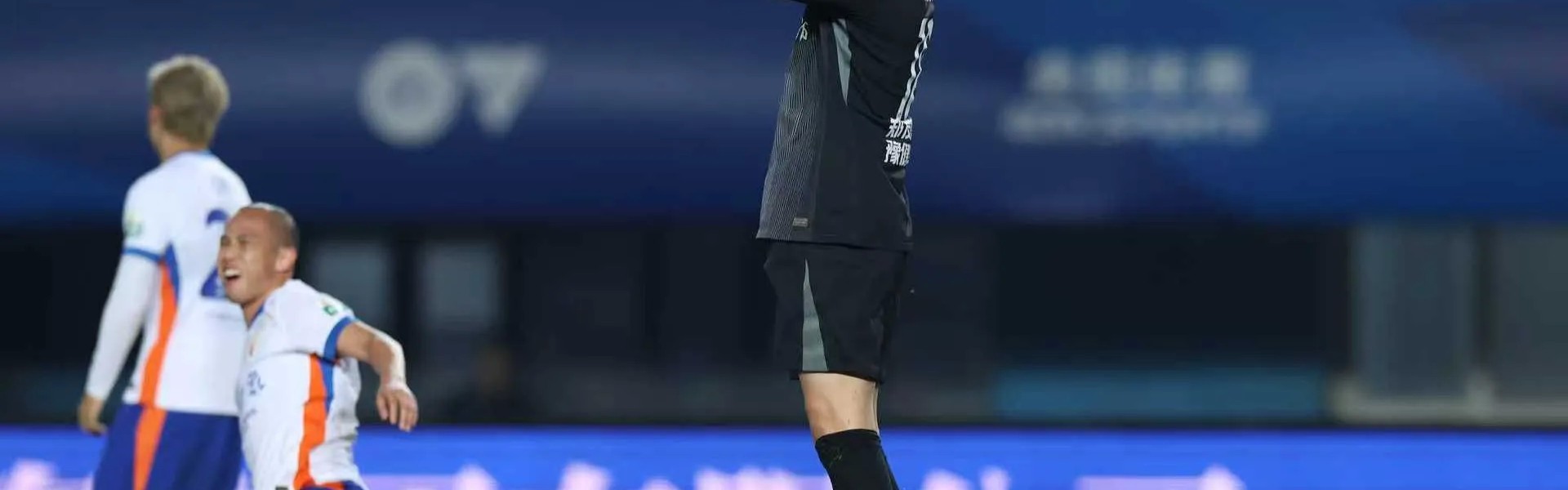 开云登录-出击失误致丢球，王国明赛后社媒向球队与球迷道歉：对不起