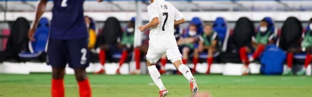 开云体育下载-单场再丢4个耻辱出局，法国队技不如日本只会踢人？